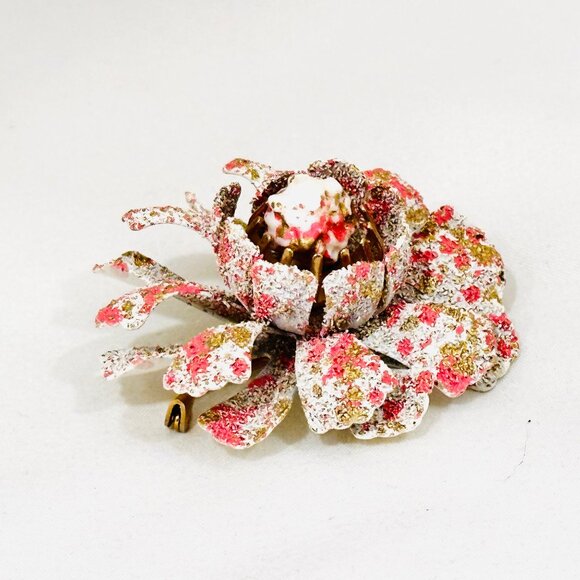 Vintage Coro Sugar Textured Enameled Flower Brooch - Picture 5 of 6